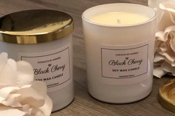A soy wax candle with pure cotton wick and natural scent to stop dizziness