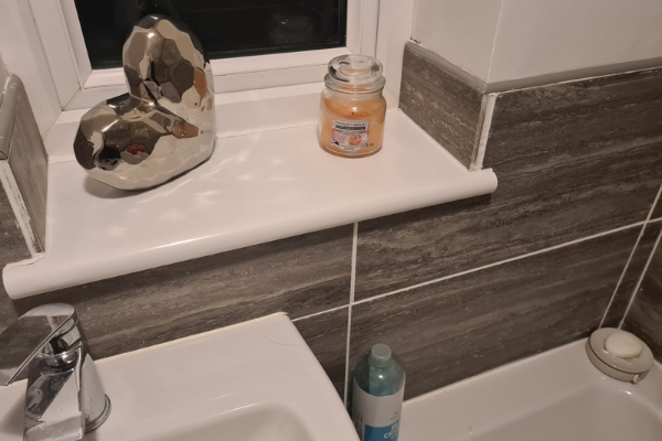 A photo of my Yankee candle that is in my bathroom