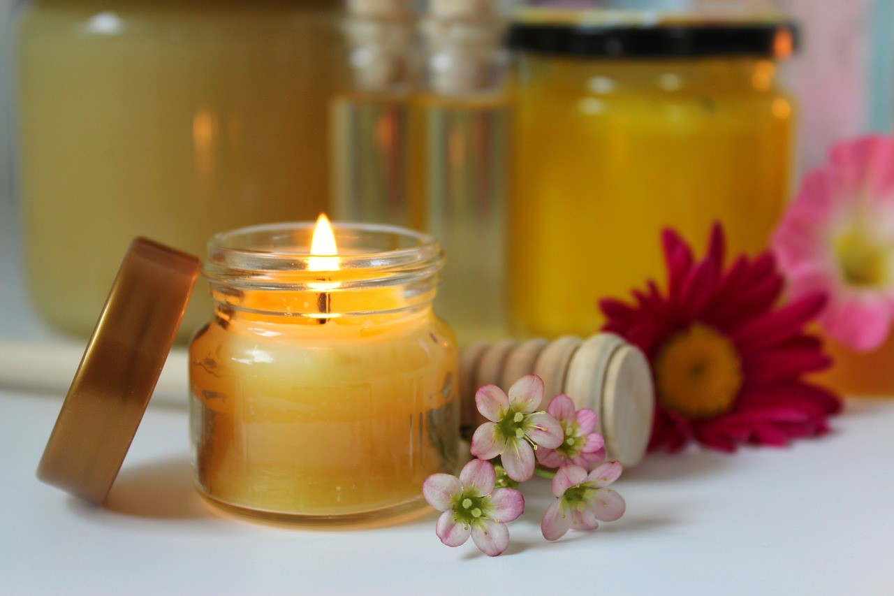 Why Should You Add Coconut Oil To Beeswax Candles? Find Out Here