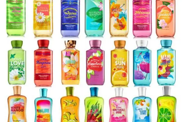 A photo of several different bath and body works shower gel bottles