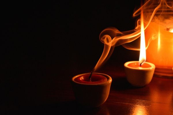 A photo of a candle that is releasing a burnt smell